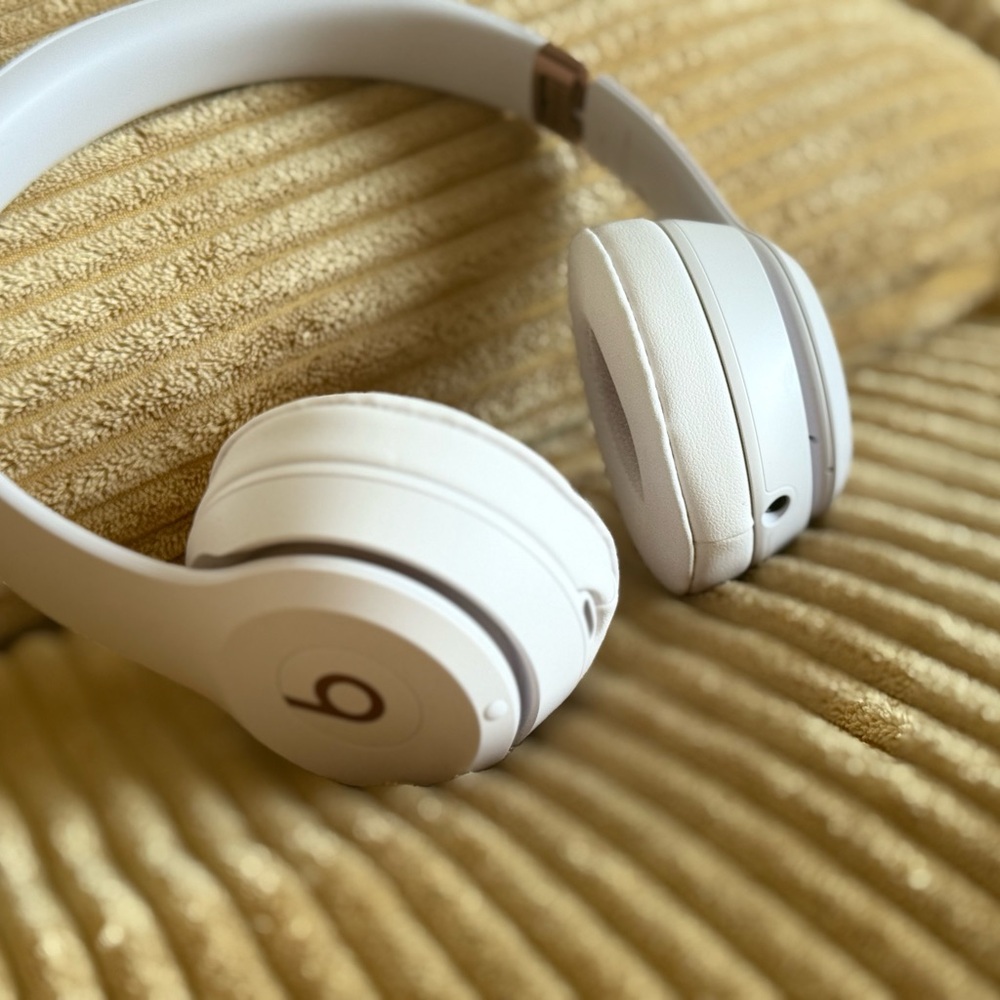 Light Pink Beats Solo 4 - wireless On-Ear Headphones + includes apple care